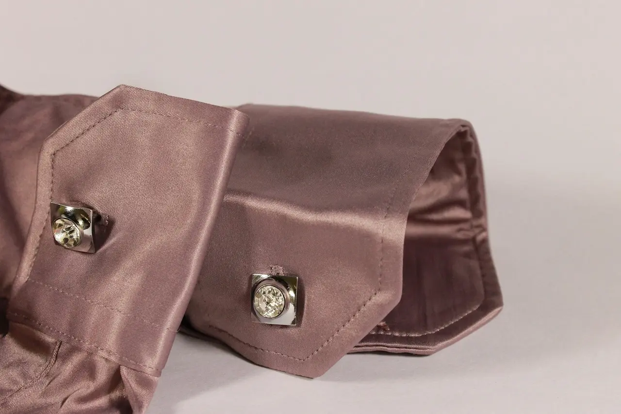 7 webshops der tilbyder gratis monogram på herreskjorter