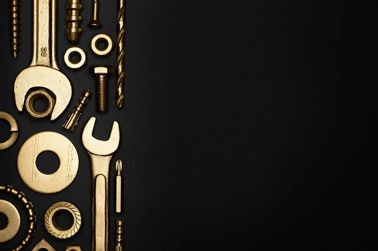 Sådan vælger du de rigtige skruer til en dørkarm i en murstensvæg